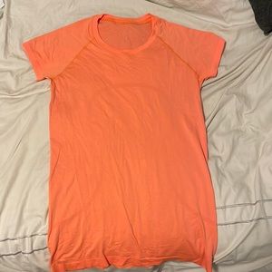 Lululemon Swiftly-Tech Short Sleeve. Size 8